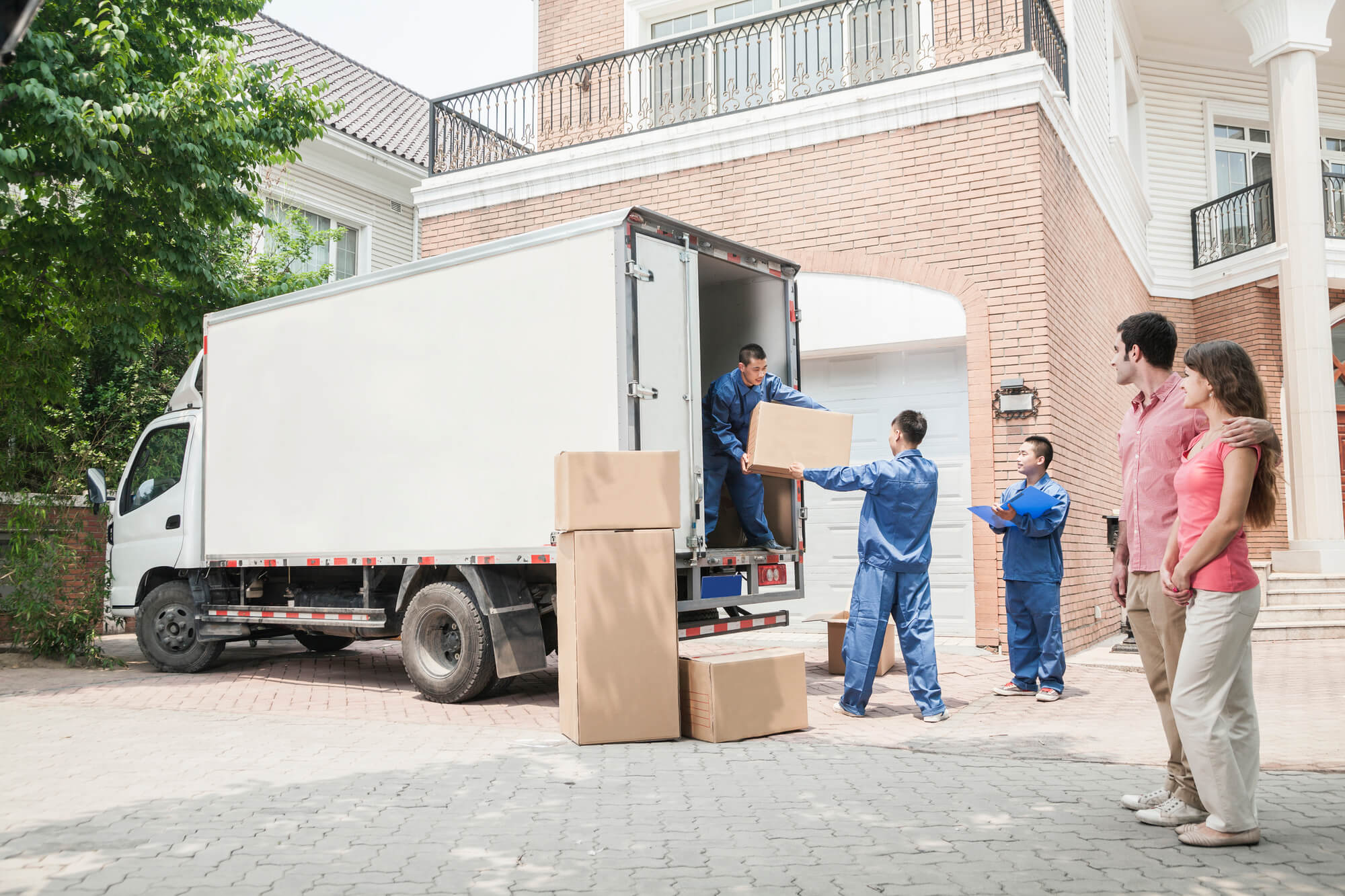 movers in west palm beach working while couple watches